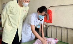 Nhiều trẻ dưới 1 tuổi mắc COVID-19, bố mẹ lầm tưởng con bị cúm