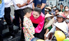 Hoa Hậu Bùi Thị Hà và lối nhỏ từ thiện theo cách riêng