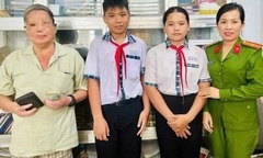 Hai học sinh nhặt được ví có hơn 10 triệu đồng, trả lại cho người đánh rơi 