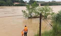 Người đàn ông sống sót kỳ diệu sau khi bị nước lũ cuốn trôi 2km