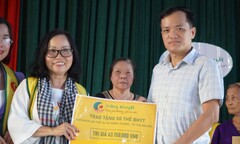 Quỹ Trăng Khuyết cùng Hội Người Cao Tuổi TP.HCM thăm hỏi, tặng quà cho bà con miền Bắc sau bão Yagi