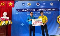 Quỹ Trăng Khuyết cùng đoàn của Bộ Y Tế đến thăm hỏi, tặng quà cho bà con tỉnh Hoà Bình sau bão Yagi