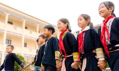 Niềm vui trong từng bước chân của học trò sau cơn bão số 3