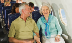 Trên 80 tuổi có đi máy bay được không?