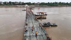 Sáng nay (16/10),  "cắt " cầu phao Phong Châu khẩn cấp, nguyên nhân vì sao?