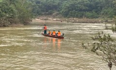 Thi thể một trong hai học sinh mất tích trên sông Nậm Mộ được tìm thấy ở đâu?