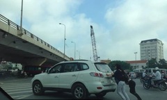 Xe hỏng đậu giữa đường, tài xế có bị phạt vì cản trở giao thông?