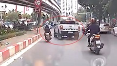 Cách bật xi nhan đúng cách để tránh bị phạt