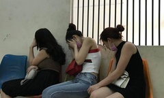  "Thế giới ngầm " mại dâm 4.0:  "Tú bà " 9X dụ nữ tiếp viên phục vụ khách làng chơi,  "cắt phế " đậm