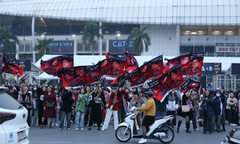 Trước giờ G công diễn Anh Trai Say Hi concert 4, giới trẻ nườm nượp đổ về sân vận động Mỹ Đình