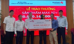 Người phụ nữ lao động tự do ở TP.HCM trúng cùng lúc 30 giải đặc biệt Vietlott