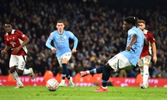 Chân sút trẻ James McAtee lập hat-trick, Man City thắng đậm Salford City