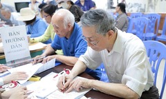 Tuổi nghỉ hưu năm 2025 đối với nam, nữ là bao nhiêu?