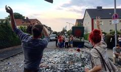  Độc lạ phong tục đập vỡ bát đĩa đề cầu may mắn, hạnh phúc trong lễ cưới tại Đức