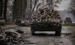 Ukraine công bố thương vong trong xung đột với Nga giữa lúc  "nước sôi lửa bỏng "