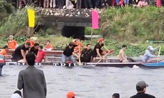Quảng Nam: Lật ghe đua sau va chạm, 3 người rơi xuống sông đuối nước
