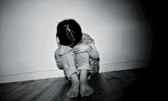 Bé gái 8 tuổi mất thị lực hoàn toàn nghi do bị Hiệu trưởng hành hung