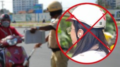 Đeo tai nghe khi đi xe máy bị phạt bao nhiêu tiền