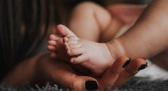 Trầm cảm sau sinh khởi nguồn bi kịch: Mẹ bóp cổ khiến con gái hơn ba tháng tuổi tử vong thương tâm