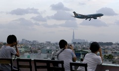 Quán cà phê phong cách nhà chờ sân bay ở TP.HCM