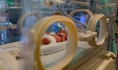 Định mệnh nghiệt ngã từ sai sót y khoa: Bị cho thở bằng  "khí cười " thay vì oxy, bé sơ sinh tử vong thương tâm