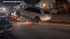 Chuyện thật như đùa: Tên cướp chi gần 45 triệu thuê Rolls Royce đi cướp ngân hàng