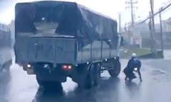 Ám ảnh clip xe tải cán 2 lần qua người đi xe máy trên Quốc lộ 51 ở Đồng Nai