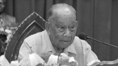 Tổng Bí thư Tô Lâm dẫn đầu Đoàn đại biểu cấp cao Đảng, Nhà nước Việt Nam viếng đồng chí Khamtay Siphandone