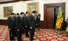 Lãnh đạo Đảng, Nhà nước viếng nguyên Chủ tịch Đảng, Chủ tịch nước Lào Khamtay Siphandone