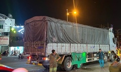 Hiện trường vụ tai nạn giao thông ở TP.HCM, 2 mẹ con đi xe máy bị xe tải cán tử vong