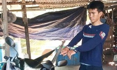 Bắt nam thanh niên 18 tuổi thuê xe ôm đi tìm bạn rồi cướp xe