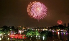 Hà Nội bắn pháo hoa chào mừng 50 năm Ngày Giải phóng miền Nam, thống nhất đất nước