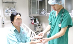Mắc hội chứng  "lạ ", người phụ nữ đau đớn mỗi khi chạm tay vào nước 