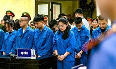 Xét xử nhóm  "quái xế " tông cô gái dừng đèn đỏ tử vong: Thắt lòng lời người mẹ