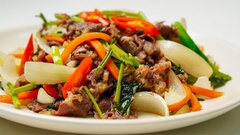Cách làm bò xào cần tây không những ngon mà còn tốt cho gan