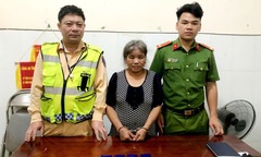 Bắt người phụ nữ U60 mang theo 800 viên hồng phiến, bỏ chạy khi thấy công an