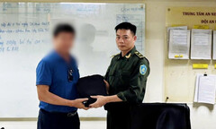 Tin tức thời sự hôm nay (4/5): Trả lại túi bên trong có 83 triệu đồng cho khách bỏ quên ở Nội Bài