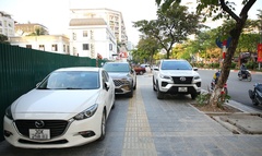 Những trường hợp nào bị xử phạt khi đỗ xe trên vỉa hè?