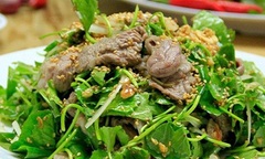 Rau  "nhà nghèo " mọc dại hóa  "thần dược ", dân tình săn lùng khắp chợ với giá không tưởng