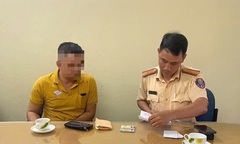 Vụ tài xế xe buýt đẩy cửa đập vào xe máy chở trẻ nhỏ ở Nghệ An: Hé lộ nguyên nhân ban đầu
