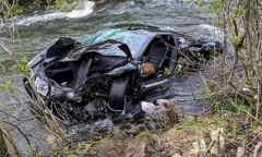 Xe sang Ferrari lao xuống sông, đôi vợ chồng tử vong thương tâm tại Anh