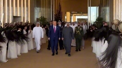 Clip: Cận cảnh màn  "múa tóc " chào đón ông Trump gây sốt tại UAE 