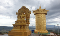 Chiêm ngưỡng Đại Bảo Tháp Kinh Luân dát vàng lớn nhất thế giới tại Đà Lạt
