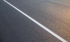 Vạch trắng nét liền là gì?