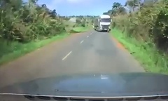 Clip: Xe container mất lái tông liên hoàn, 2 người tử vong ở Đắk Nông