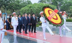 Lãnh đạo Đảng, Nhà nước vào Lăng viếng Bác