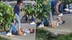 Clip: Chồng bị vợ đánh túi bụi giữa đường phố vì bị bắt quả tang ngoại tình