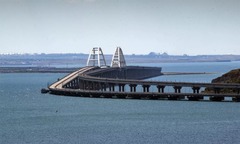 Quan chức Ukraine nêu lý do cầu Crimea vẫn đứng vững dù bị tấn công nhiều lần