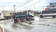 Tin tức tai nạn giao thông mới nhất ngày 24/5: Va chạm với xe ben, một phụ nữ tử vong