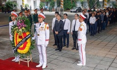 Đoàn đại biểu Hội Luật gia Việt Nam viếng nguyên Chủ tịch nước Trần Đức Lương